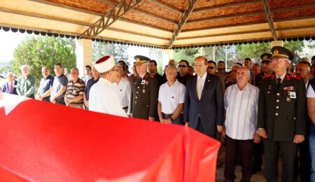 Cumhurbaşkanı Tatar, kıdemli Binbaşı Halil Giray’ın cenaze törenine katıldı