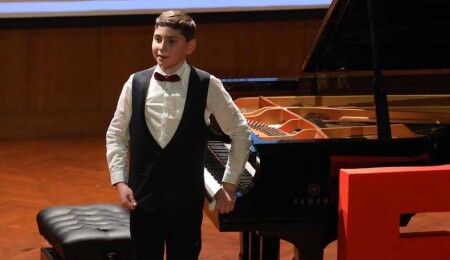 Kıbrıslı Türk Hasan Minalay, İzmir’deki piyano yarışmasında birinci oldu