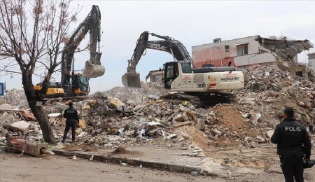 Hatay'da enkaz kaldırma çalışmaları sürüyor