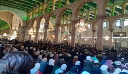 Suriye, Esed rejiminin devrilmesinden sonraki ilk Cuma'yı kutluyor