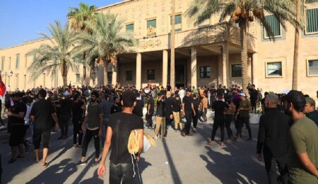 Irak güçleri, Sadr yanlılarını Hükümet Sarayı'ndan çıkardı