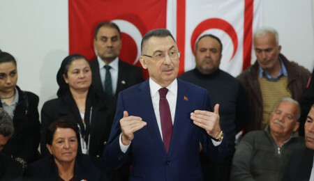 Türkiye Cumhurbaşkanı Yardımcısı Oktay, Gazimağusa'da Kıbrıslı Türklerle buluştu
