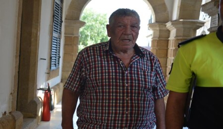 78 yaşındaki Kıbrıslı Rum, geçiş kapısında kaçak et ile yakalandı!