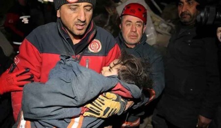 Kahramanmaraş'ta 3 kişilik aile, 73 saat sonra enkazdan kurtarıldı