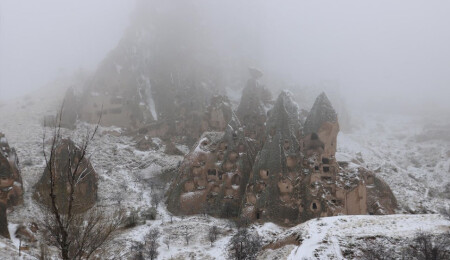 Kapadokya’da kar ve sis manzarası
