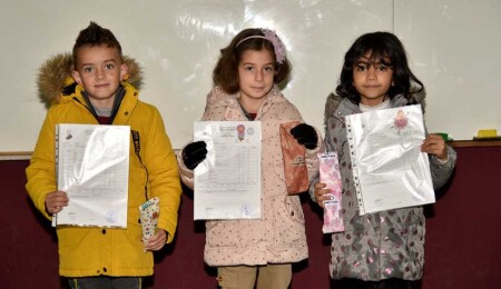 İlk ve orta eğitimde karneler dağıtıldı, yarıyıl tatili başladı