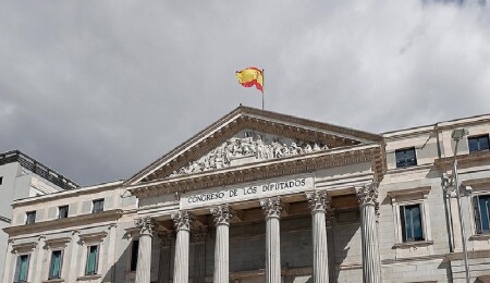 İspanyol hükümeti Katalonya'nın bağımsızlık talebi için masaya oturdu