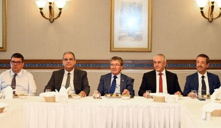 UBP'den güç gösterisi! Parti içi yarış birliği bozamadı