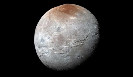 NASA, Plüton'un en büyük uydusu Charon'un yüzeyinde karbondioksit izleri tespit etti