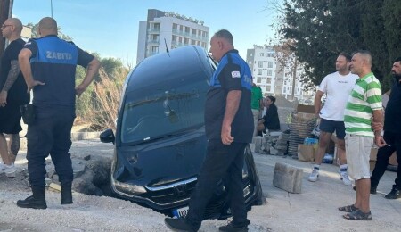 Dereboyu'nda araç 70 santimetrelik çukura düştü: Harmancı özür diledi