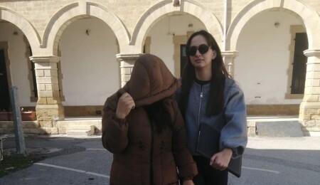 Annesinin ilişkisini ifşa etti