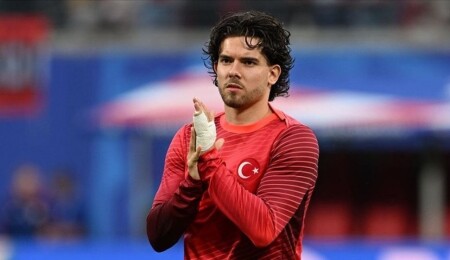 Türkiye A Milli Futbol Takımı'nda Ferdi Kadıoğlu, sakatlığı nedeniyle aday kadrodan çıkarıldı