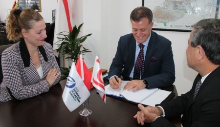 Ulaştırma Bakanı Erhan Arıklı, yol bakım-onarımı için sözleşmelere imza attı