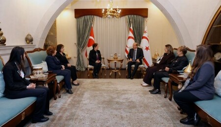 Cumhurbaşkanı Ersin Tatar, Uluslararası Innerwheel 222. Bölge Başkanı Gürbaşar ve beraberindekileri kabul etti