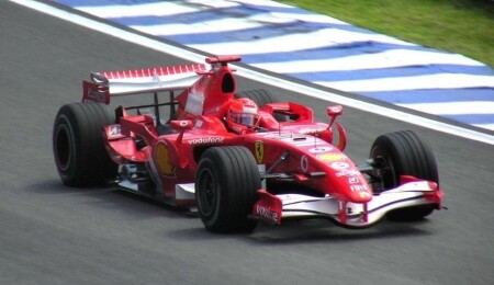Michael Schumacher'in 5 yarış kazandığı son Formula 1 aracı "Ferrari 248" açık artırma ile satılacak