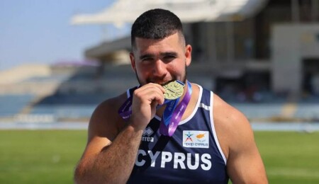 Kıbrıslı Rum atlet Kesidis, 23 yaş altı rekoru kırarak altın madalya kazandı