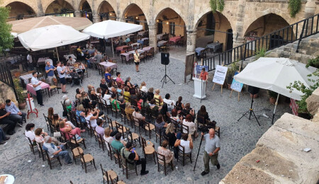Ülkü Alemdar’ın “Zümrüdü Anka Yolunda” kitabının tanıtımı Büyük Han’da yapıldı