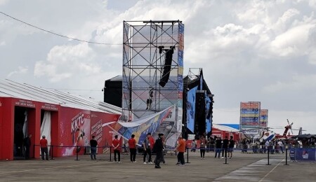 TEKNOFEST KKTC’de reklam platformu devrildi: 2 kişi yaralandı!