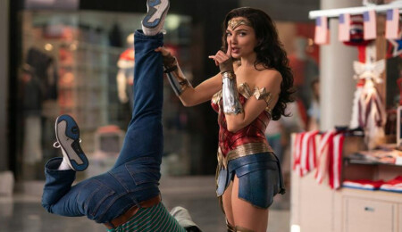 Lady Gaga, Wednesday Addams kılığına girerek viral dans akımına katıldı