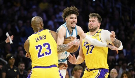 Los Angeles Lakers, kendi evinde mağlup oldu