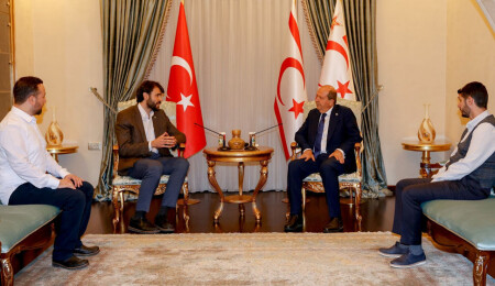 Cumhurbaşkanı Tatar, TÜGVA Yönetim Kurulu üyesi Sarman ve beraberindeki heyeti kabul etti