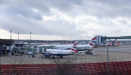 İngiltere'de aşırı sıcaklar Luton Havalimanı'ndaki pistte tahribata yol açtı