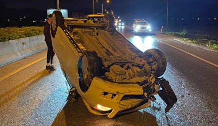 Ercan ana yolunda kontrolden çıkan araç takla attı!