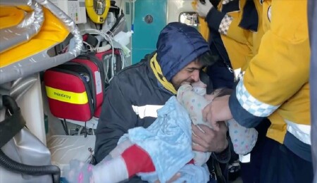 1,5 yaşındaki Masal depremden 55 saat sonra enkazdan çıkarıldı