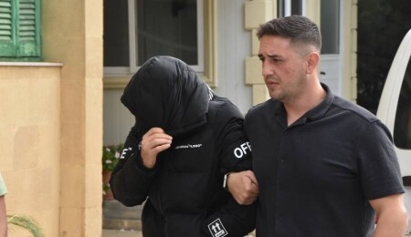 Girne'de havalandırma boşluğundan banyo izleyen şahıs, teminata bağlandı!