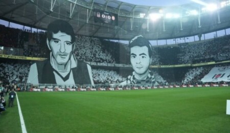 Beşiktaş tribünlerinden 121. yıla özel koreografi