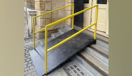 Posta binasına engelli rampası yapıldı