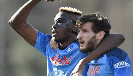 Lider Napoli ikinci yarıda açıldı