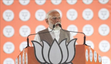 Hindistan Başbakanı Modi, önde olduğu seçimleri "tarihi başarı" olarak niteledi