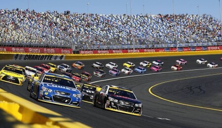 ABD'de artırılmış gerçeklikle NASCAR deneyimi sunan bar büyük ilgi gördü