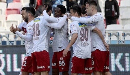 Sivasspor evinde rahat kazandı