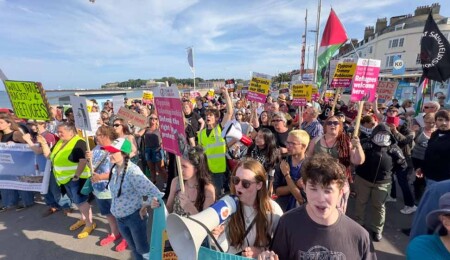 İngiltere'de aşırı sağcı sokak olayları ülkenin birçok bölgesine yayıldı