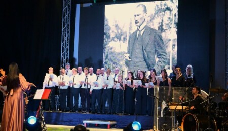 LBO Halk Müziği Korosu konser verdi: Kıbrıs, Azerbaycan ve Anadolu türküleri seslendirildi