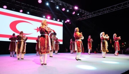 Mehmetçik Büyükkonuk Halk Dansları Ekibi IFDO’da Kıbrıs Türk Kültürünü Temsil Etti