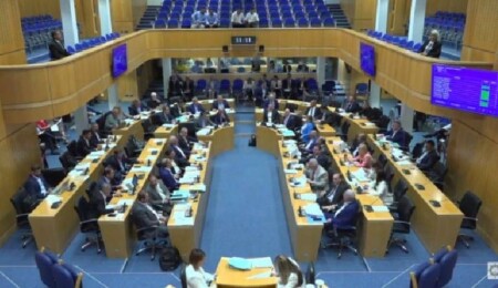 Avrupa Tutuklama Emri ile ilgili değişiklik yasası Rum meclisinden geçti