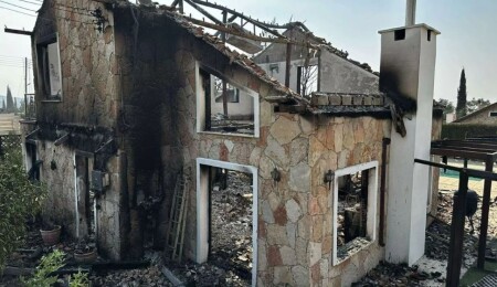 Kıbrıs'ın 1974'ten bu yana en büyük yangını yaşanıyor: 15 köy etkilendi