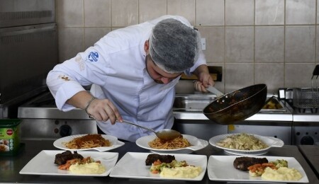 DAÜ Turizm Fakültesi öğrencileri yaz döneminde DAÜ Deniz Tesisleri'nde deneyim kazandı