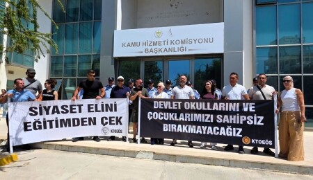 KTOEÖS, KHK önünde eylem gerçekleştirdi: Öğretmen atamaları derhal yapılmalı