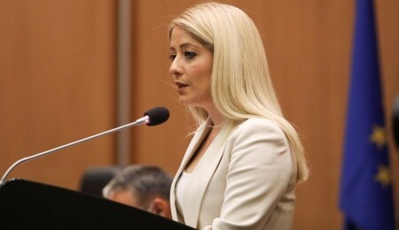 Annita Demetriou, Güney Kıbrıs-Yunanistan maçında tek marş çalınmasını savundu: Biz Kıbrıslı Yunanlarız!