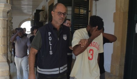 Ülkede izinsiz ikamet eden 12 kişi 8 gün tutuklu kalacak