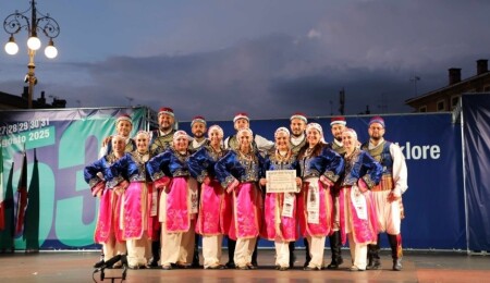 DAB Büyükler Folklor Grubu, İtalya’da “En İyi Sahne Performansı” ödülü aldı