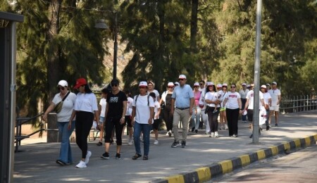 Halk Sağlığı Haftası “Sağlıkla Kal Yürüyüşü” ile başladı