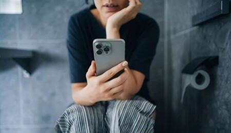 Araştırma: Tuvalette telefon kullanmak basur riskini yüzde 46 artırıyor