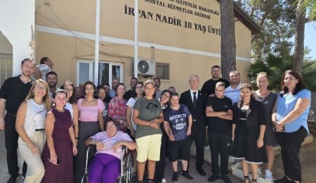 Hasipoğlu, Gazimağusa'da Sosyal Hizmetler Dairesi ile rehabilitasyon merkezini ziyaret etti