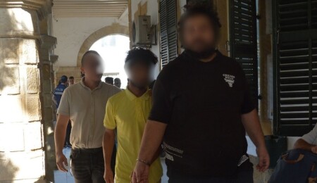 Lefkoşa'da yapılan operasyonda, kaçak yaşadığı tespit edilen 5 kişi tutuklandı!