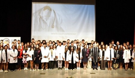 DAÜ'de geleceğin hekimleri beyaz önlüklerine kavuştu: Tek akredite Tıp Fakültesi!